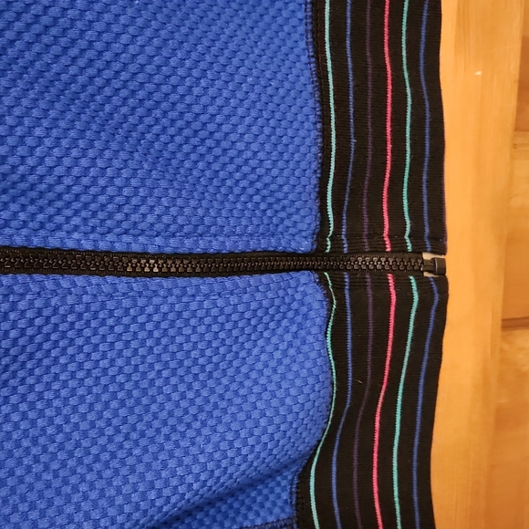 IACTIVE PETITE Textured Performance Jacket. Blue & Multicolor trim. Full zip PM - Picture 4 of 6